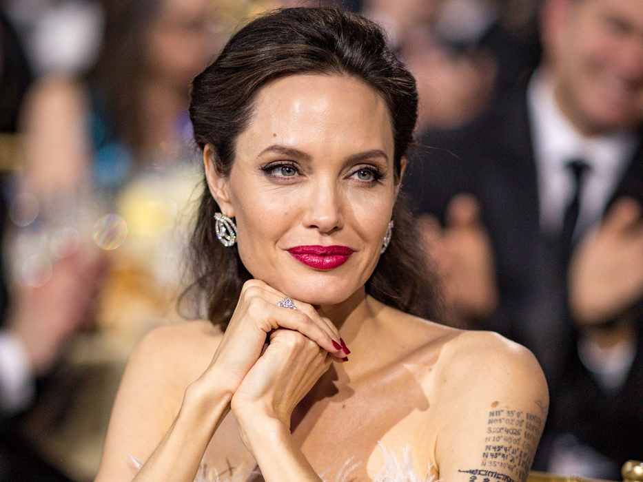 Angelina Jolie este invitata specială la petrecerea de Halloween a lui Elon Musk