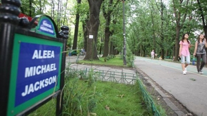 Surpriza pentru cei care s-au plimbat astazi prin parcul Herastrau! Ce au vazut pe aleea Michael Jackson