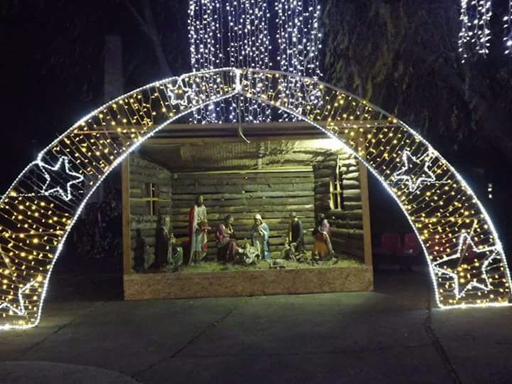 O vacă a mâncat scena Naşterii Domnului, amplasată pentru Crăciun de Primăria municipiului Moreni