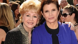 Doliu la Hollywood! La doar o zi după moartea actriţei CARRIE FISHER, mama acesteia s-a stins