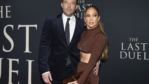 Deși divorțează de Ben Affleck, Jennifer Lopez păstrează inelul de logodnă de 5 milioane de dolari primit de la acesta. "Pentru mine, înseamnă ..."