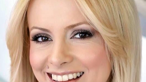 Simona Gherghe nu se mai poate ascunde nici cu o ”tonă” de machiaj! Ridurile nu o ”iartă” nici pe ea