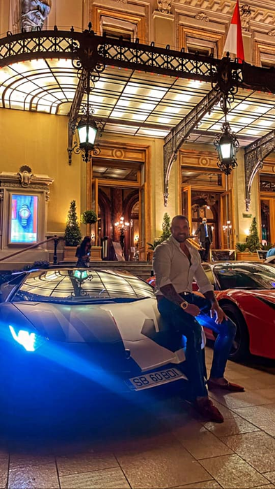 Adevărul despre relația lui Carmen de la Sălciua cu Alex Bodi: “Îi trimitea poze cu ea și mesaje”. Artista i-a împrumutat Lamborghini-ul cu 2.000 de euro