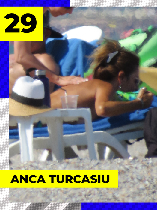 Parada bombelor sexy fără sutien. Divele din România și-au dezgolit nurii pentru bronzul perfect, sub privirile pofticioase ale bărbaților de pe plajă!
