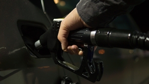 Ce se întâmplă, de fapt, cu mașina ta când pui benzină premium în rezervor. Specialiștii explică mitul consumului de carburant