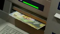 Un român de 67 de ani și-a scos pensia din bancomat, dar a uitat să ia banii din ATM. Ce a urmat depășește orice imaginație