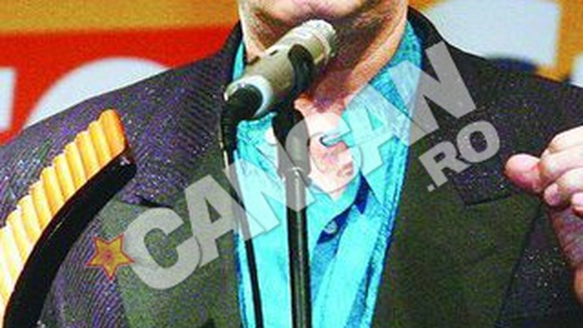 Gheorghe Zamfir isi traieste in liniste povestea de dragoste cu tanara de 26 de ani. S-a retras cu iubita la tara