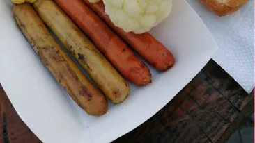 Ireal! Cât a plătit un turist pe o porție de 4 cârnăciori la Târgul de Crăciun din Cluj: ”Mi-a stat mâncarea-n gât”