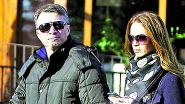 Dan si Adriana Petrescu au fost nasii micutilor! S-au relaxat in parc dupa botezul gemenilor lui Mara