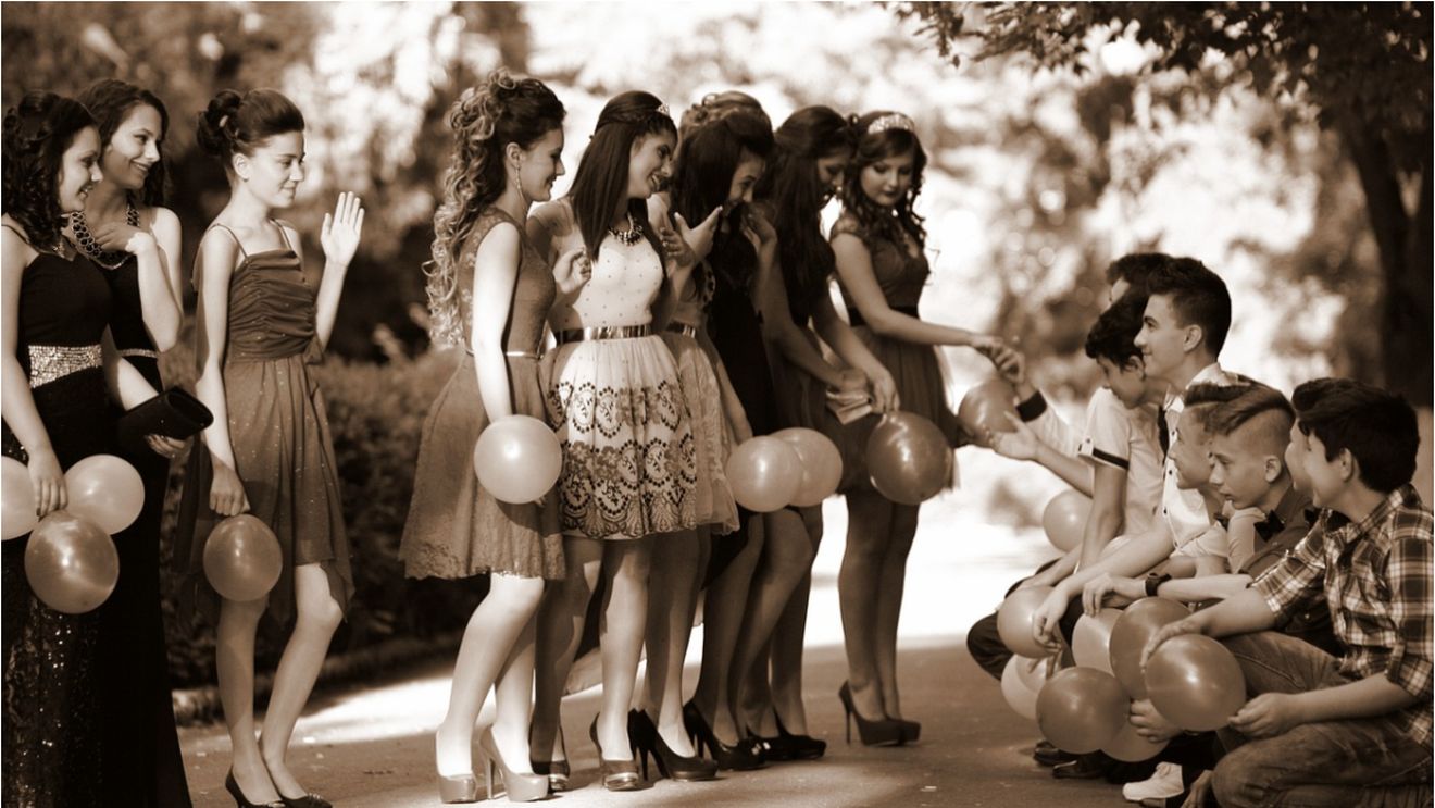 Cât costă un simplu banchet de clasa a 12-a, în 2025? Prețul scandalos plătit de elevi