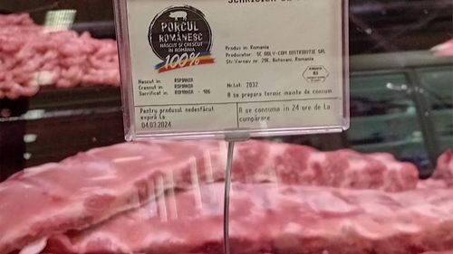 Cu câți lei se vinde 1 kilogram de scăricică de porc, în Kaufland. Românii au crezut că nu văd bine
