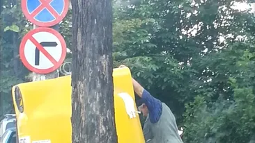 In Bucuresti se fura tot! Uite ce se intampla la pubele dupa ce arunci gunoiul