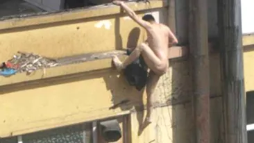 Cum a scapat un chinez de politie: A fugit gol de la bordel