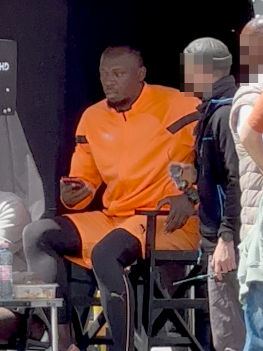 Usain Bolt a făcut show la filmări și a cucerit-o pe colega de platou. Cel mai rapid om din lume a întors toate privirile pe Calea Victoriei