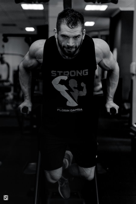 El e culturistul român care se antrenează și-n bucătărie pentru titlul de Mr. Olympia: ”Îmi prinde bine această perioadă!”