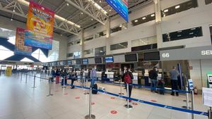 Femeie din Brazilia, prinsă cu un kilogram de cocaină în stomac pe Aeroportul Otopeni