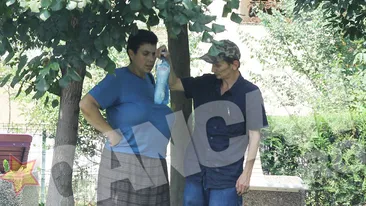 Gravida in 5 luni, Ioana Tufaru doarme pe o banca in parc, alaturi de iubit: “Ne aduc oamenii de mancare!”