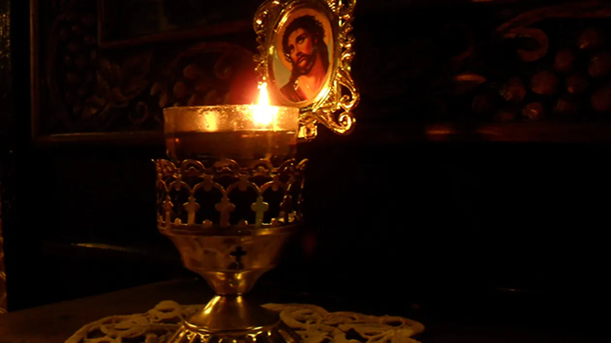 CUTREMURATOR! O batrana a aprins o candela in memoria victimelor din Colectiv. Ce s-a intamplat dupa este o adevarata drama