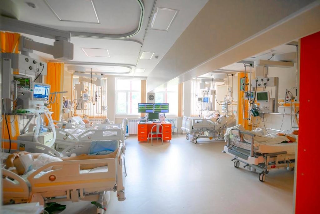 Un pacient vindecat de COVID-19 a ținut să le scrie medicilor după externare! A lăsat pe patul de spital un bilet emoționant! „Mii de mulțumiri pentru ….”