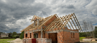 „Cineva și-a construit o casă pe terenul meu”. Coșmarul unui român care a cumpărat o proprietate în urmă cu 12 ani