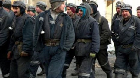 Peste 250 de mineri mărşăluiesc în acest moment pe străzi! De ce protestează aceştia 
