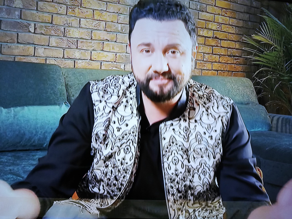 Intrare spectaculoasă a lui Cătălin Măruță în platoul Pro TV: ”M-am întooooors, yes, yes, yes!” GALERIE FOTO