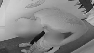 Imagini în premieră cu directoarea de grădiniţă care agresa copiii! Cum a fost filmată în preajma micuţilor