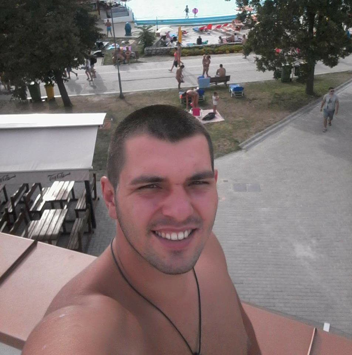 Răzvan și-a făcut clienți  și printre colegii de la serviciu