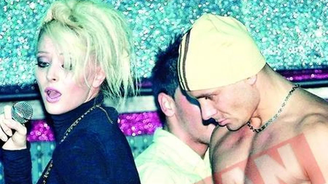 Nico si-a tras costum mulat