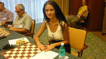 Si frumoasa, si desteapta! Noua Miss Romania este programator IT si campioana la sah! Citeste aici fabuloasa poveste de viata a Deliei Duca!