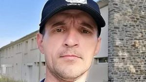 A plecat spre casă și a dispărut fără urmă! Nimeni nu știe ce s-a întâmplat. Dacă îl vedeți, sunați la poliție!