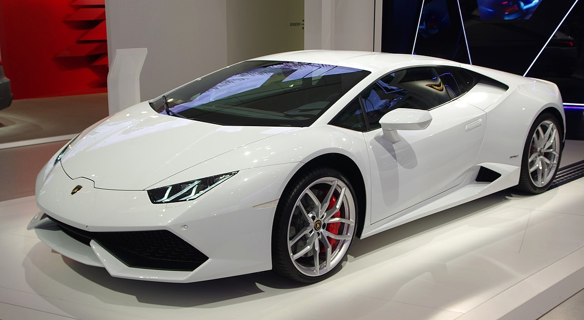 Papa Francisc a primit cadou un Lamborghini Huracan de culoare albă! A spus rapid ce plănuieşte să facă cu super maşina după ce a sfinţit-o
