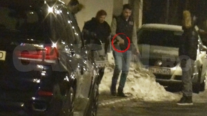 CANCAN.ro a obţinut dovada relaţiei secrete. Fosta doamnă Borcea & amantul-şofer s-au sărutat în parcare, la 2 dimineaţa!