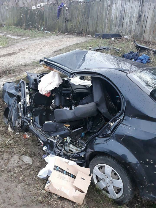 Aşa arată maşina lui Lucian Mătuşoiu, după fostul sportiv a adormit la volan. Sursa foto: Facebook