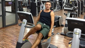 Daniel Buzdugan e noua "Carmen Bruma"! Uite-l la sala de sport cum da sfaturi despre cum sa arzi calorii!