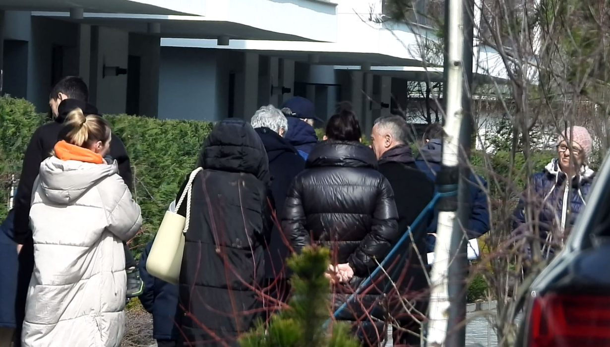 Mircea Lucescu s-a întors în România și a fost asaltat de prieteni, dar și de necunoscuți