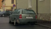 Caz incredibil în Brașov! Polițiștii au rămas șocați când au văzut mesajul scris pe buletinul unui bărbat pe care l-au oprit în trafic