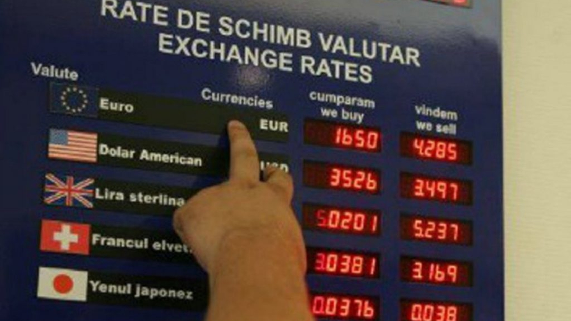 Curs valutar BNR 21 iulie 2020. Românii au crezut că nu văd bine! Cu cât vând băncile azi 1 euro