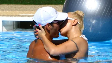 Momente de tandrete in public! Simona Trască si logodnicul ei s-au sărutat minute in sir la o piscină, in văzul tuturor