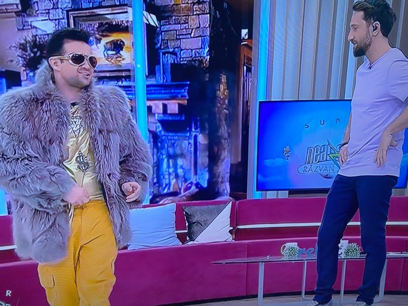 Dani Oțil “i-a dat șah mat” lui Robert Tudor, după ce a dansat pe o melodie lăutărească la Neatza: “Să pui filmarea de azi lângă cea cu ultima oară la Măruţă” | VIDEO