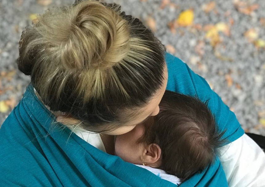 Cum arată fetița Laurei Cosoi! Prima poză cu Rita, la sânul mamei