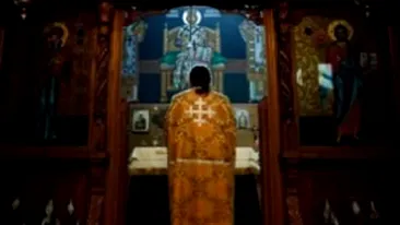 Coincidenta stranie! Un preot a murit in timp ce oficia o slujba de inmormantare!