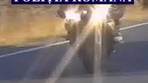 VIDEO Motociclist prins de radar in timp ce "zbura" pe DN7! Vezi ce viteza-record avea cand a trecut pe langa oamenii legii