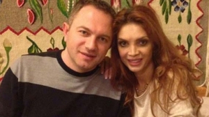 Plange continuu, dupa ce a aflat ca sotul o insala. A intrat in despresie inaintea Craciunului! Cristina Spatar nu poate ...