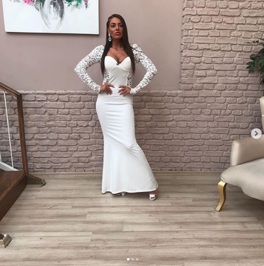 O brunetă sexy de la Kanal D, îndrăgostită până peste cap de Dorian Popa. Cum va reacționa iubita cântărețului