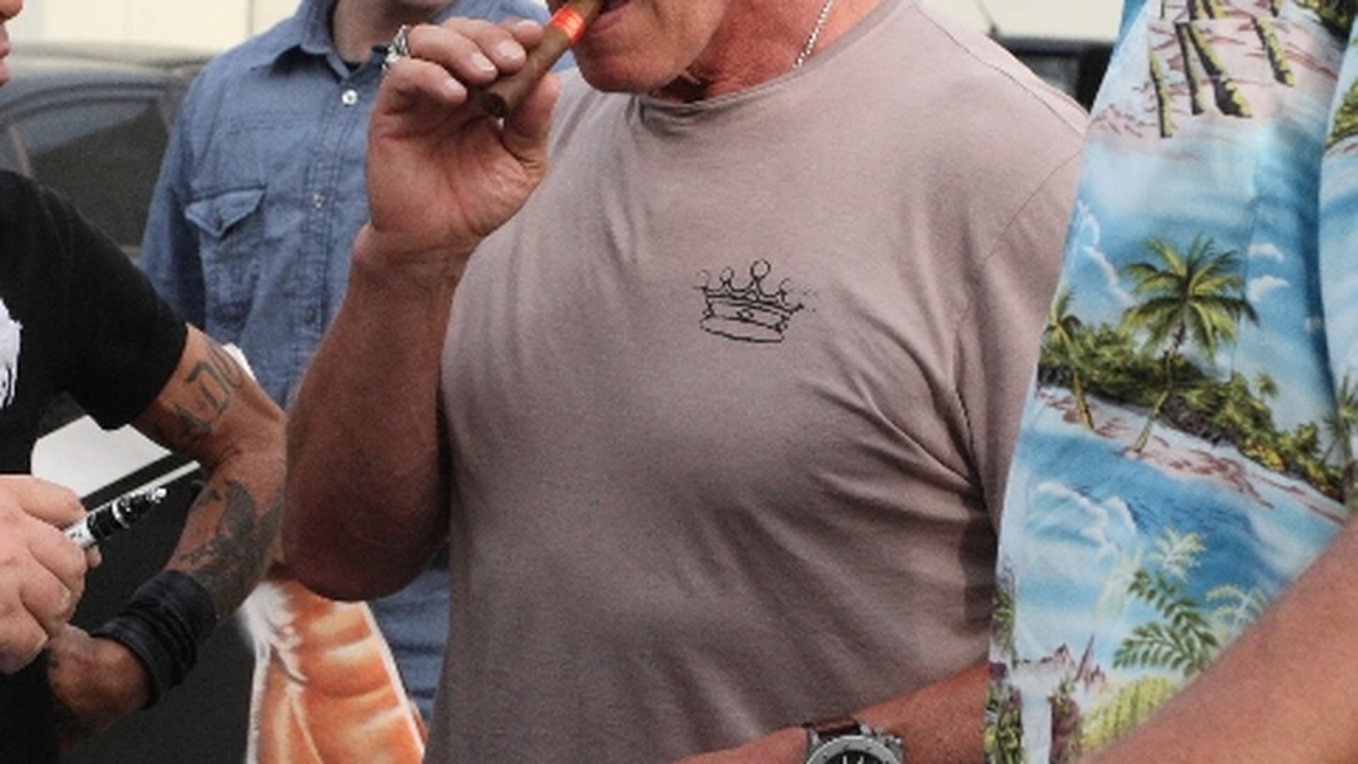 Arnold Schwarzenegger a cerut 15.000 de dolari, salon mobil de bronzat si un hotel doar pentru el ca să vină la Timişoara!