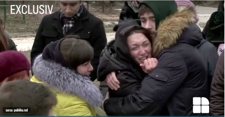 Scene zguduitoare la înmormântarea actriței ucise de soț: ”Doamne, ia-mă pe mine!”