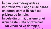 BANCUL ZILEI | În parc, doi îndrăgostiți se îmbrățișează. Lângă ei se așează un domn