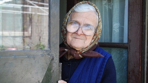 Cea mai tare băbuță din România. Cum a umilit o pensionară din Iași un escroc întrece orice imaginaţie