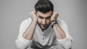Ce a pățit o mămică la concertul lui Smiley de la Tg Mureș, după ce i-a rugat pe polițiști să o lase cu copilul ei după gardul de protecție din fața scenei